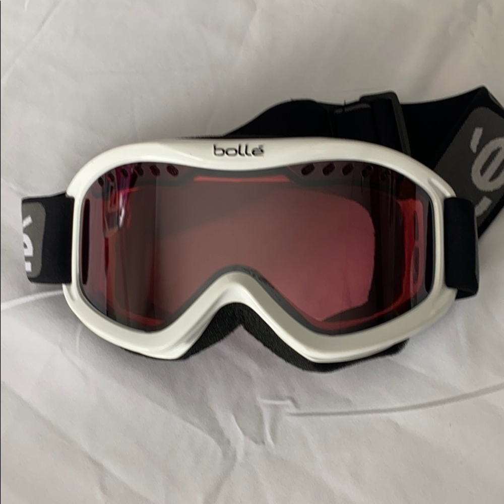 Girls Bollé ski/snowboard goggles.